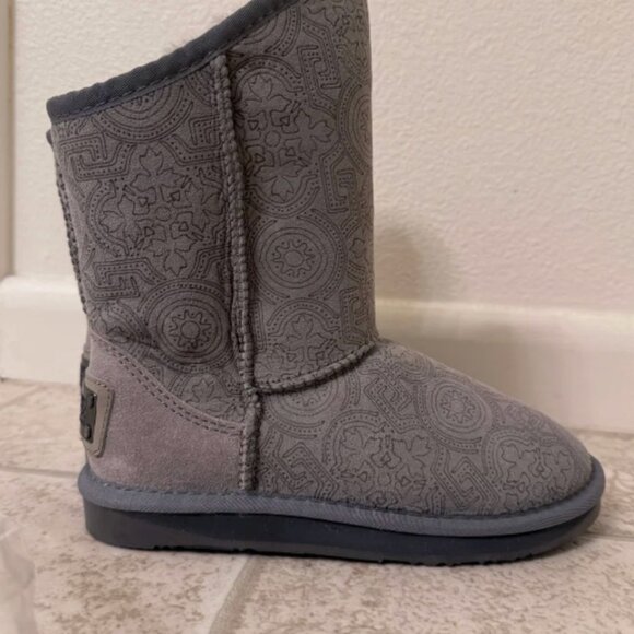 Australia Luxe Collective Embossed Sheepskin Boots - Gray, Size 36 (New) - Picture 2 of 4